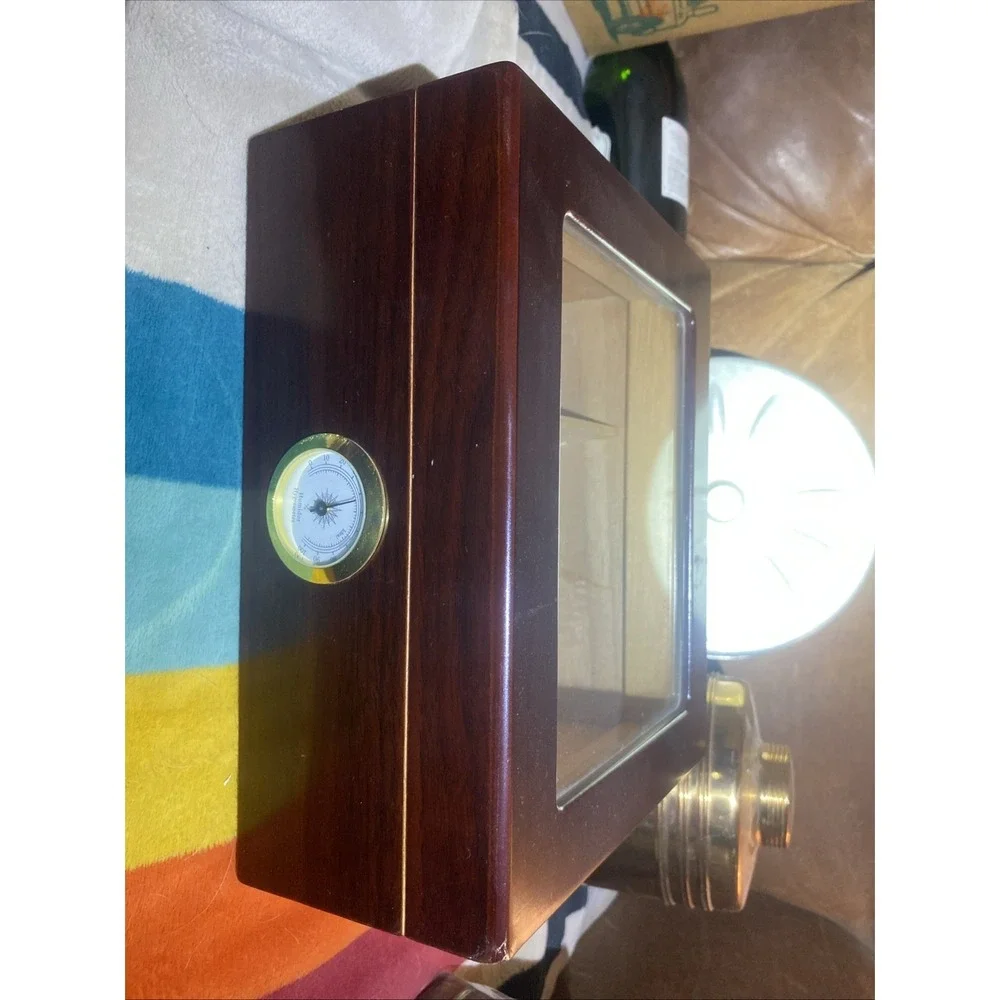 Humidor With‎ Hygrometer
